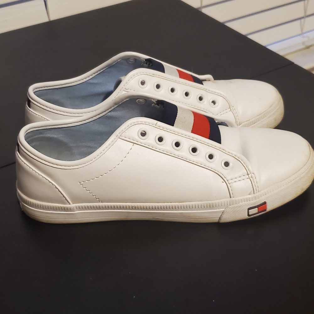 Tommy hilfiger women's sneaker.